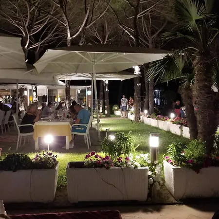 Splendida Con Giardino Sulla Spiaggia غوليم