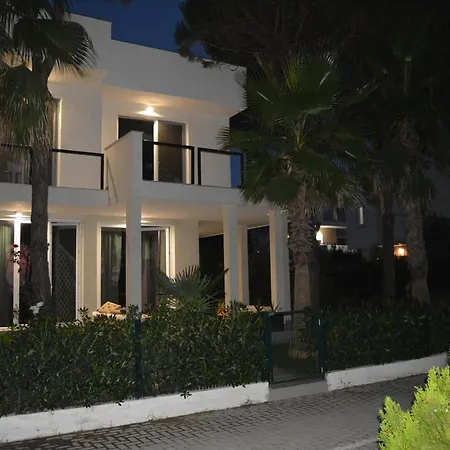 Splendida Con Giardino Sulla Spiaggia فيلة *