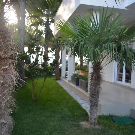 Splendida Con Giardino Sulla Spiaggia غوليم